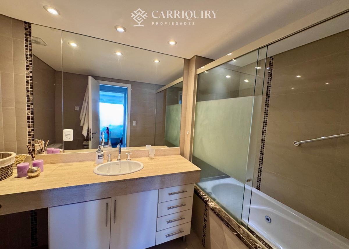 Apartamento ID.10517/Excelente-apartamento-en-alquiler-frente-al-mar-en-playa-mansa!- - APARTAMENTO ESQUINERO EN VENTA 3 DORMITORIOS EN SUITE EN CASINO TOWER 