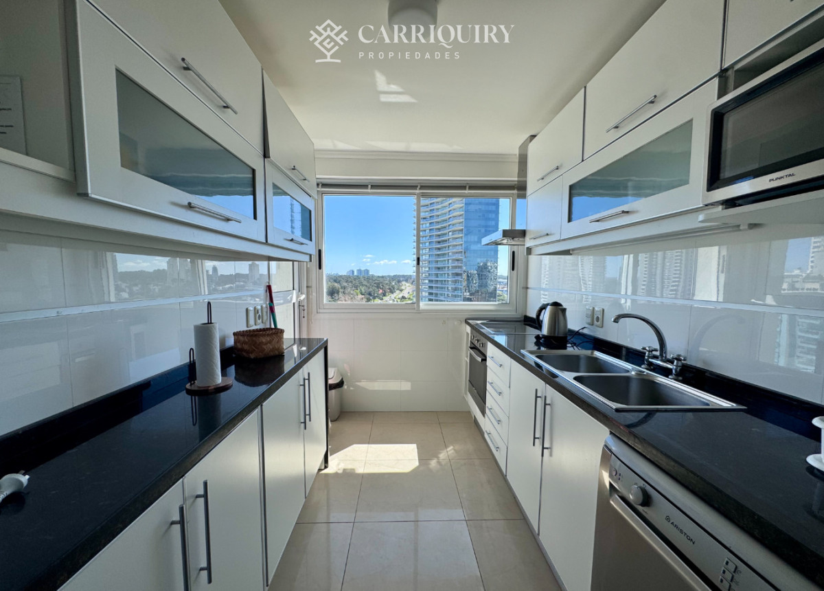 Apartamento ID.10517/Excelente-apartamento-en-alquiler-frente-al-mar-en-playa-mansa!- - APARTAMENTO ESQUINERO EN VENTA 3 DORMITORIOS EN SUITE EN CASINO TOWER 