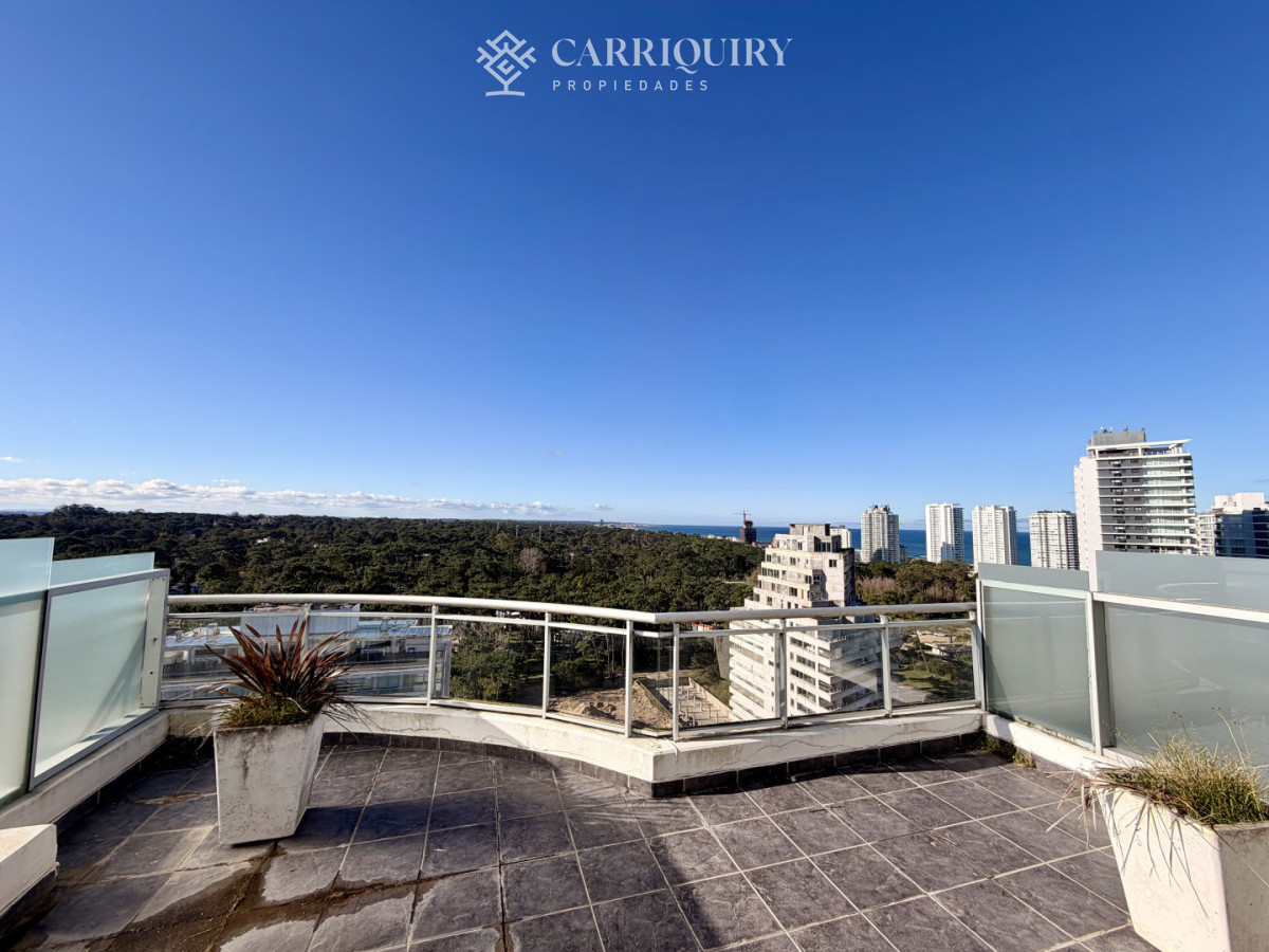 Apartamento ID.10153 - PENTH HOUSE EN VENTA EDIFCIO OCEAN DRIVE PUNTA DEL ESTE 2 DORMITORIOS Y GRAN BARABACOA