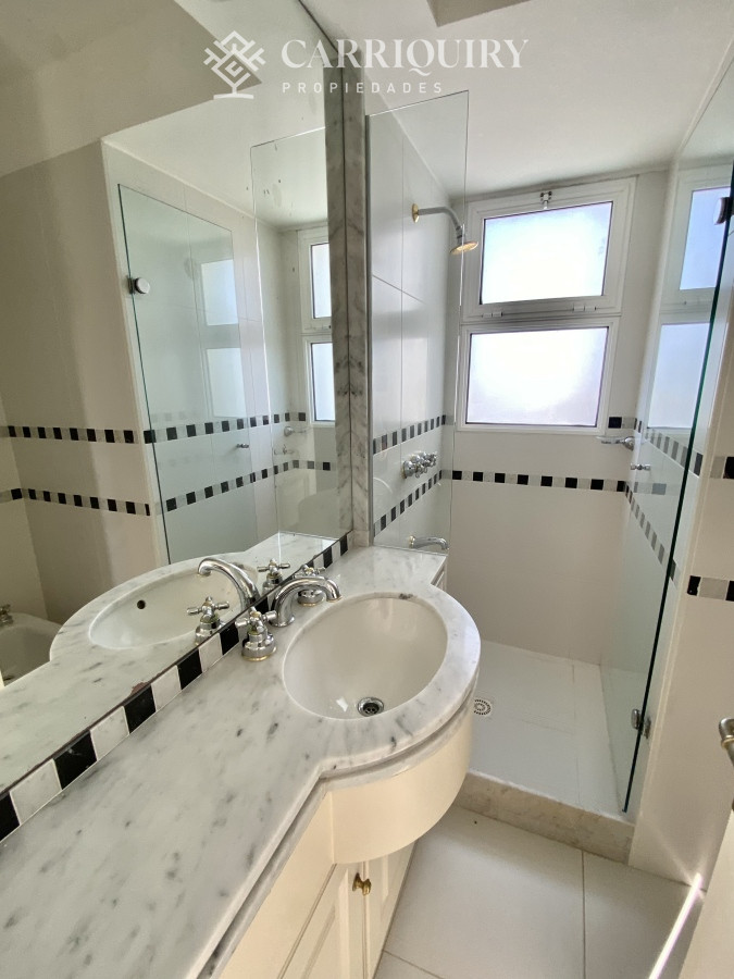 Apartamento ID.8262/Apartamento-en-alquiler- - Amplio apartamento en Brava, Punta del Este 4 dormitorios