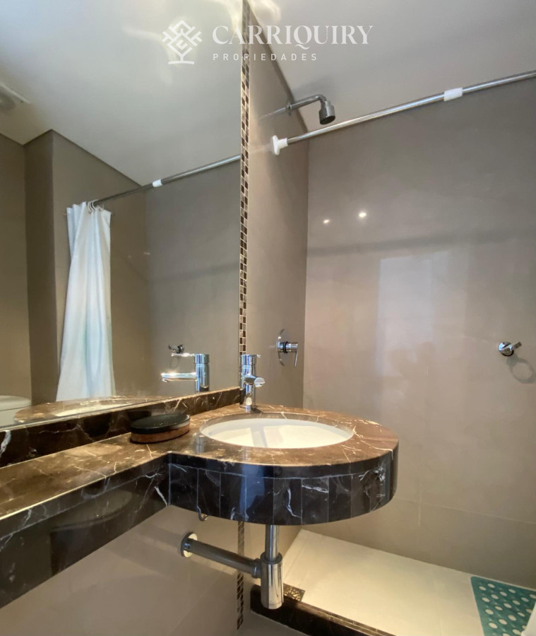 Apartamento ID.8494/Miami-Boulevard-de-dos-dormitorio-en-Venta,-Apartamento-frente-al-mar-en-playa-mansa - Alquiler temporario en excelente departamento de 2 dormitorios en zona Mansa