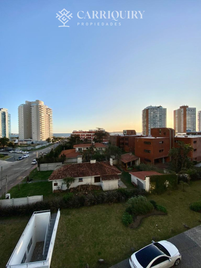 Apartamento ID.8 - Apartamento en Venta Playa Mansa 3 dormitorios Sunrise Tower