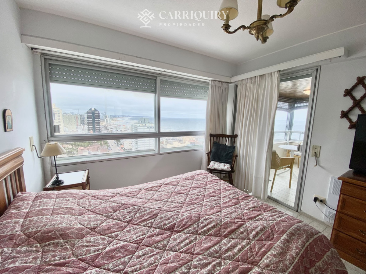Apartamento ID.10732 - Clásico departamento en VENTA de 2 dormitorios y servicio en Península