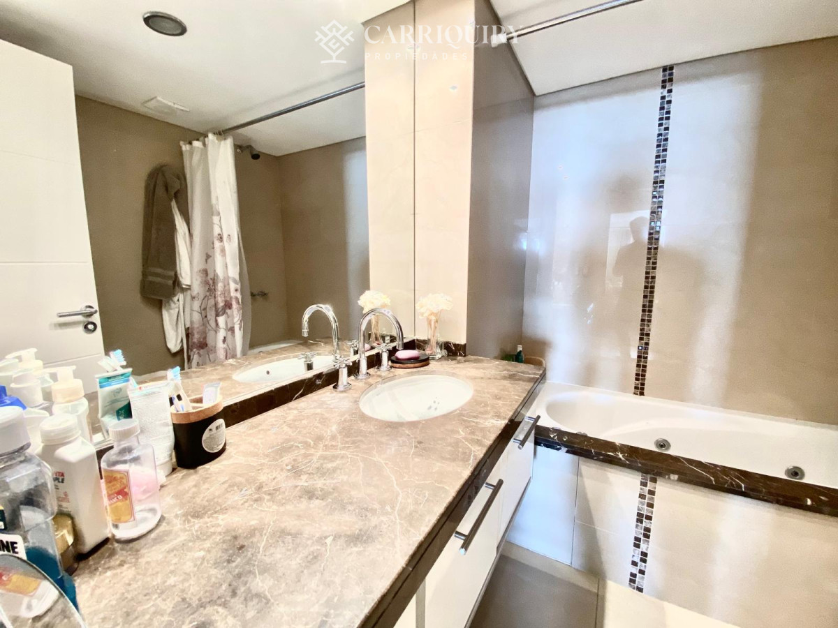 Apartamento ID.8494/Miami-Boulevard-de-dos-dormitorio-en-Venta,-Apartamento-frente-al-mar-en-playa-mansa - Alquiler temporario en excelente departamento de 2 dormitorios en zona Mansa