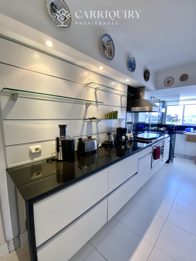 Apartamento ID.8262/Apartamento-en-alquiler- - Amplio apartamento en Brava, Punta del Este 4 dormitorios