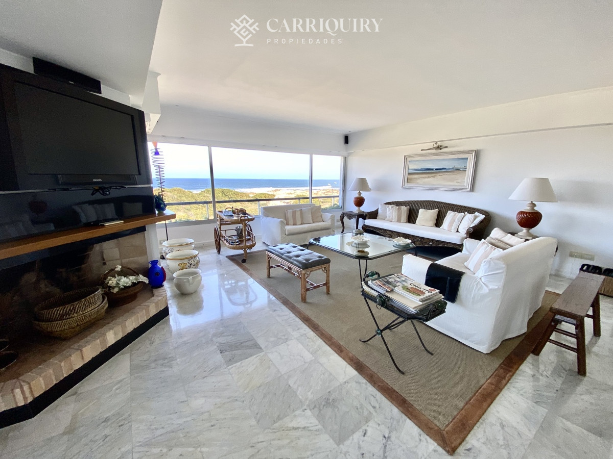 Apartamento ID.8262/Apartamento-en-alquiler- - Amplio apartamento en Brava, Punta del Este 4 dormitorios