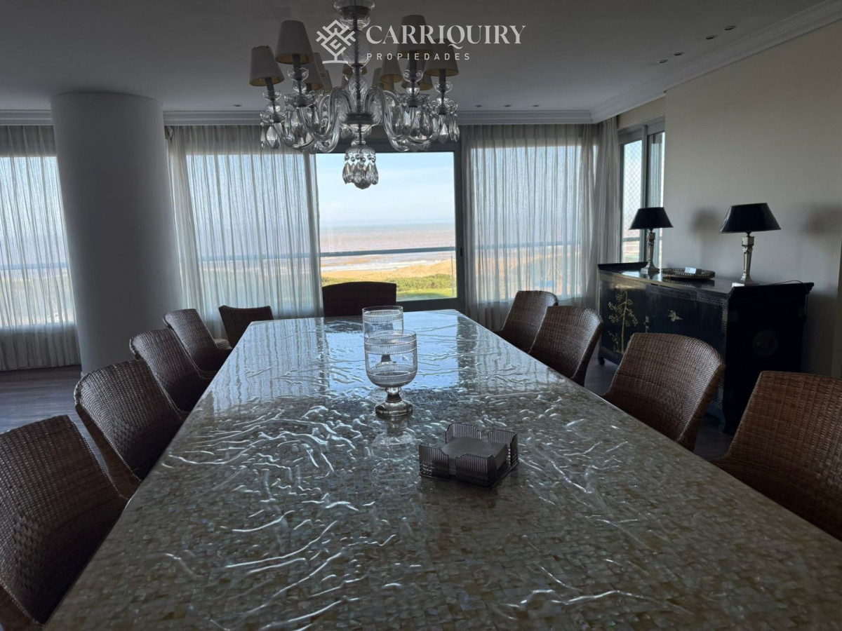 Apartamento ID.10626/Apartamentos-en-Venta--Carriquiry--Propiedades - Apartamento en venta de 4 dormitorios en Playa Brava, Punta del Este - Le Parc II