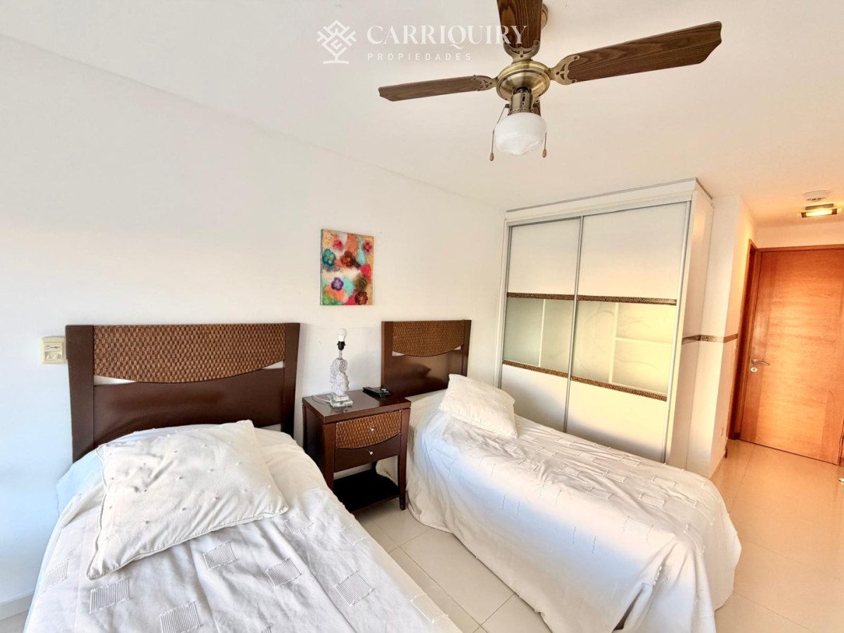 Apartamento ID.9523/APARTAMENTO-EN-ALQUILER-TEMPORARIO-1-DORMITORIO-Y-MEDIO-PLAYA-MANSA-FRENTE-AL-MAR-CRUCEROS-3-A-ESTRENAR - APARTAMENTO VENTA SEASONS TOWER 2 DORMITORIOS MAS SERVICIO