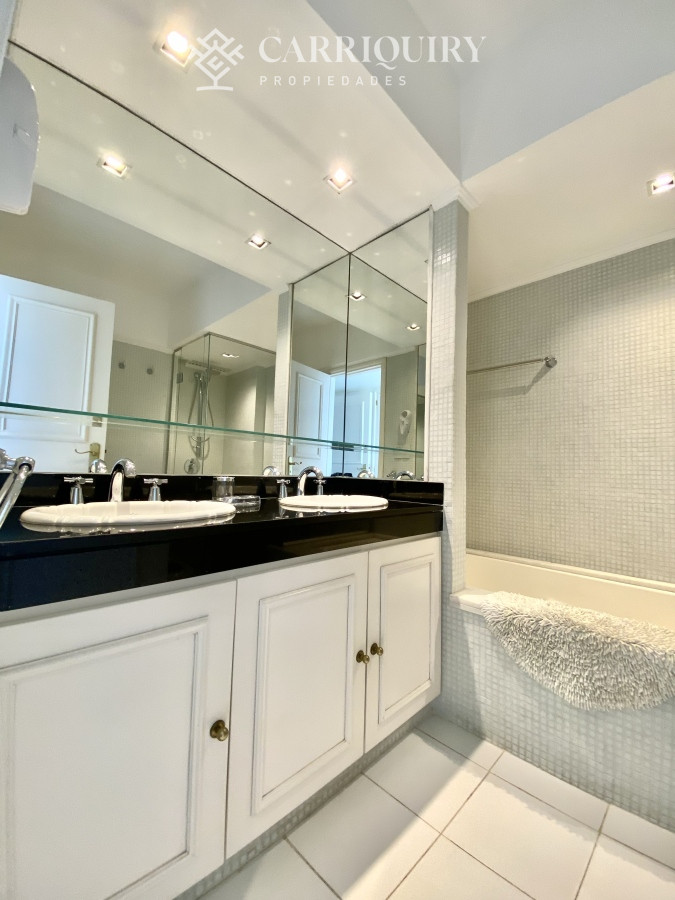 Apartamento ID.8262/Apartamento-en-alquiler- - Amplio apartamento en Brava, Punta del Este 4 dormitorios