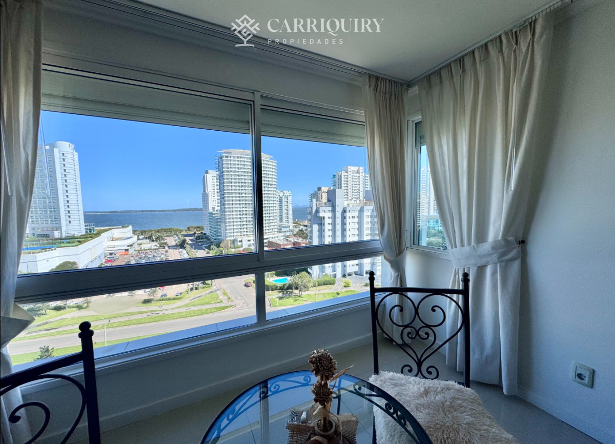Apartamento ID.10517/Excelente-apartamento-en-alquiler-frente-al-mar-en-playa-mansa!- - APARTAMENTO ESQUINERO EN VENTA 3 DORMITORIOS EN SUITE EN CASINO TOWER 