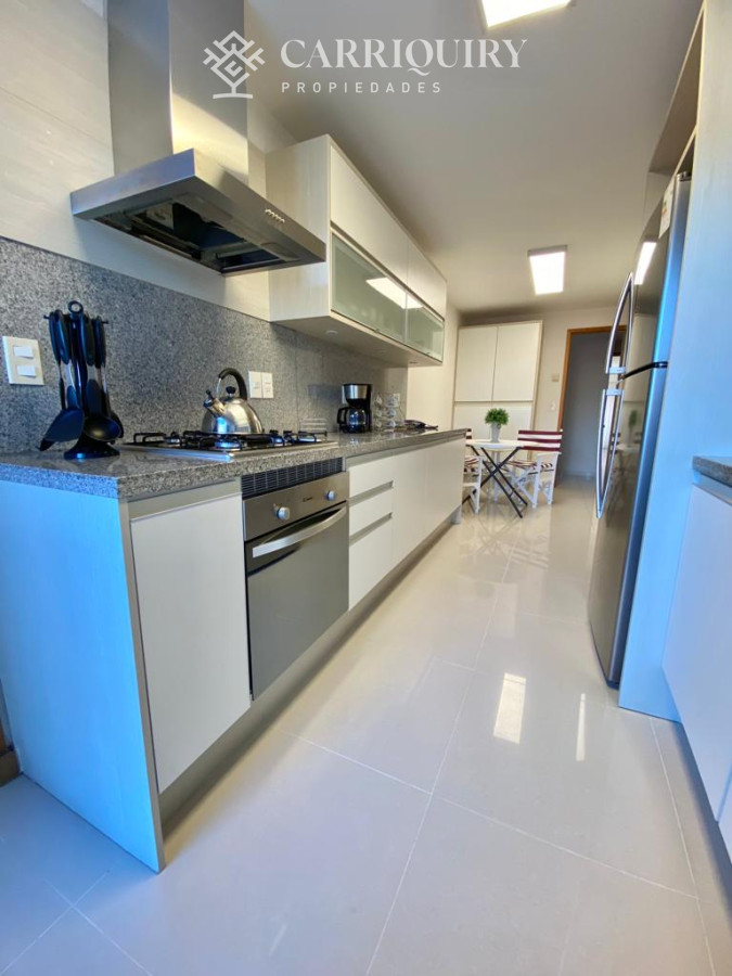 Apartamento ID.8 - Apartamento en Venta Playa Mansa 3 dormitorios Sunrise Tower