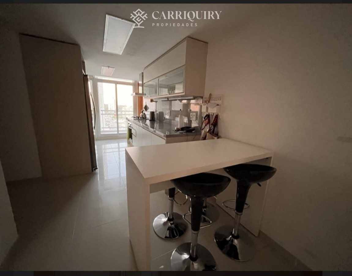 Apartamento ID.8845 - Apartamento en Punta del Este con Vista al mar. Cuenta con 3 dormitorios y dependencia de servicio 
