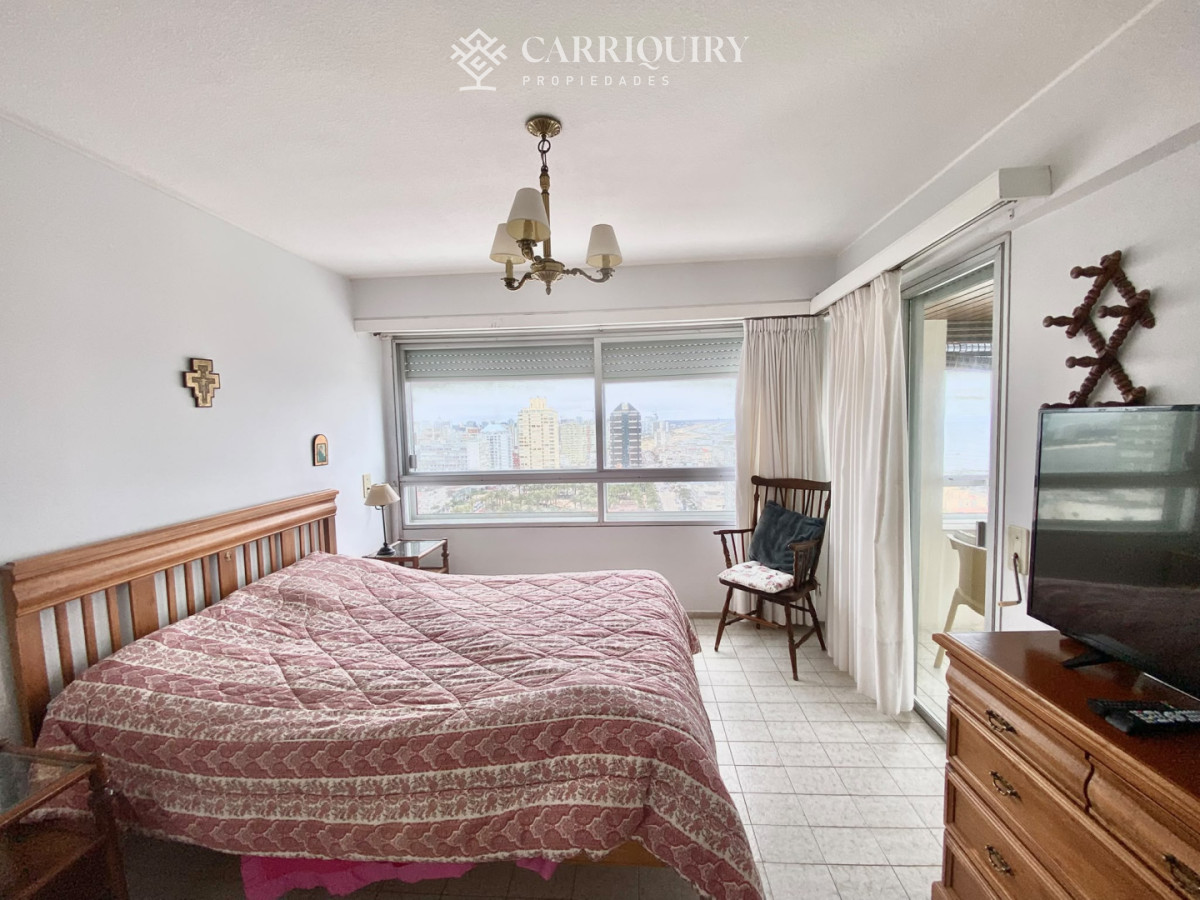 Apartamento ID.10732 - Clásico departamento en VENTA de 2 dormitorios y servicio en Península