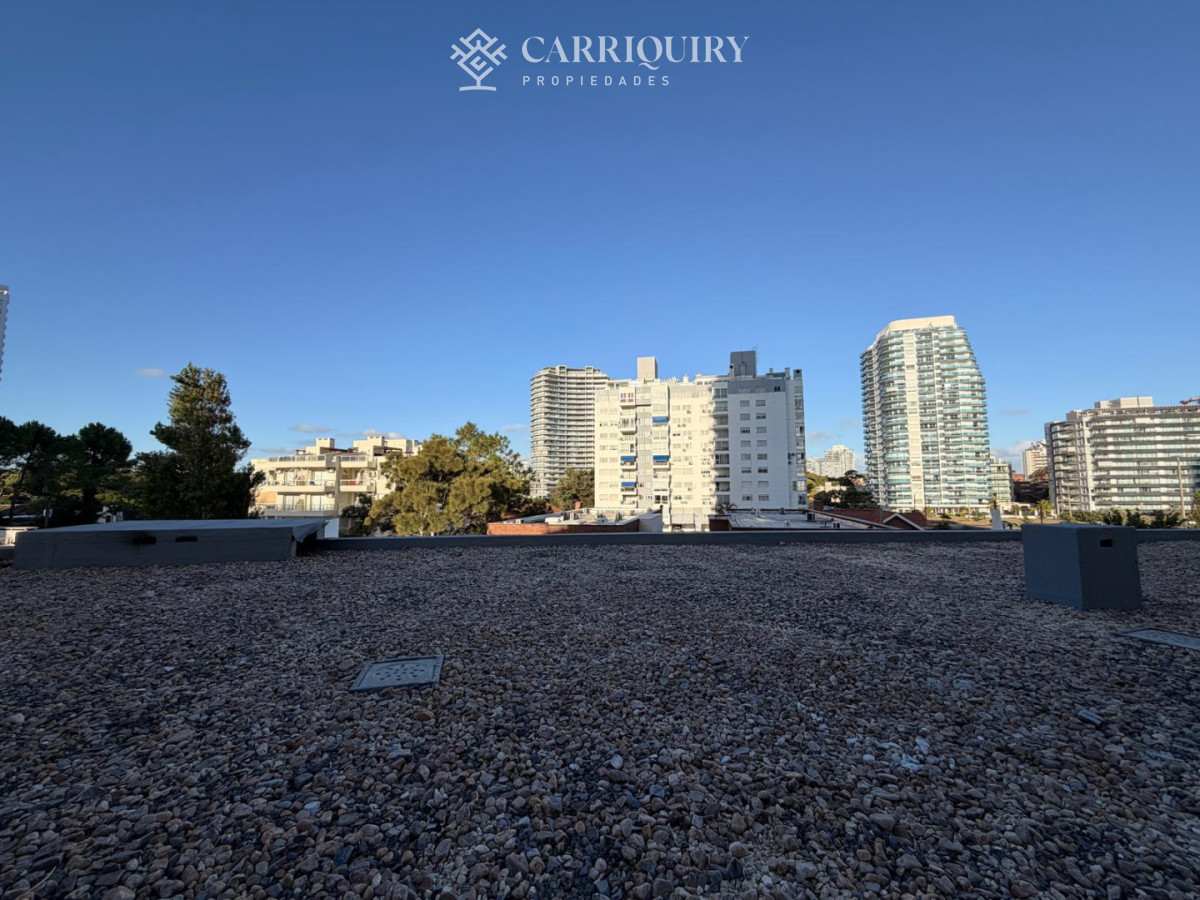 Apartamento ID.9523/APARTAMENTO-EN-ALQUILER-TEMPORARIO-1-DORMITORIO-Y-MEDIO-PLAYA-MANSA-FRENTE-AL-MAR-CRUCEROS-3-A-ESTRENAR - APARTAMENTO VENTA SEASONS TOWER 2 DORMITORIOS MAS SERVICIO