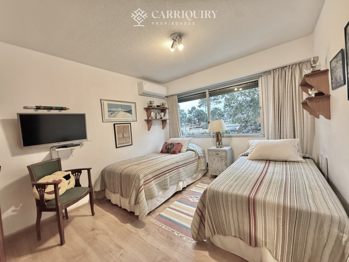 Apartamento ID.8407/Venta-apartamento-2-dormitorios-Punta-del-este - Apartamento en venta de 4 dormitorios y 3 baños en Punta del Este