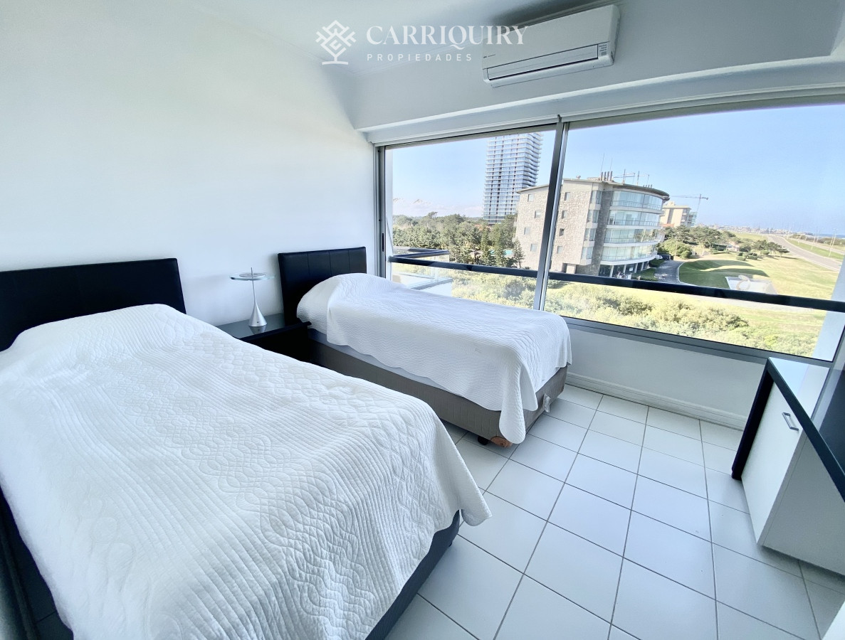 Apartamento ID.8262/Apartamento-en-alquiler- - Amplio apartamento en Brava, Punta del Este 4 dormitorios
