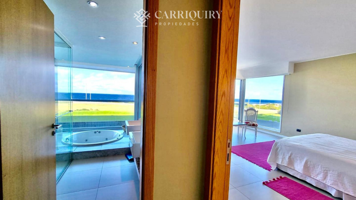 Apartamento ID.10641 - Apartamento en venta Tiburón Terrazas Punta del Este - 4 dormitorios en suite frente al mar