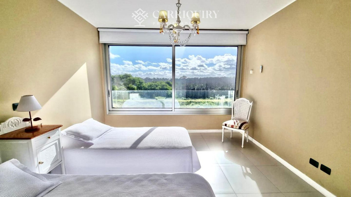 Apartamento ID.10641 - Apartamento en venta Tiburón Terrazas Punta del Este - 4 dormitorios en suite frente al mar