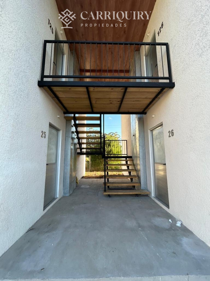 Apartamento ID.8745 - Apartamento en Venta en Lussich, cuenta con 2 dormitorios, un baño y living comedor 