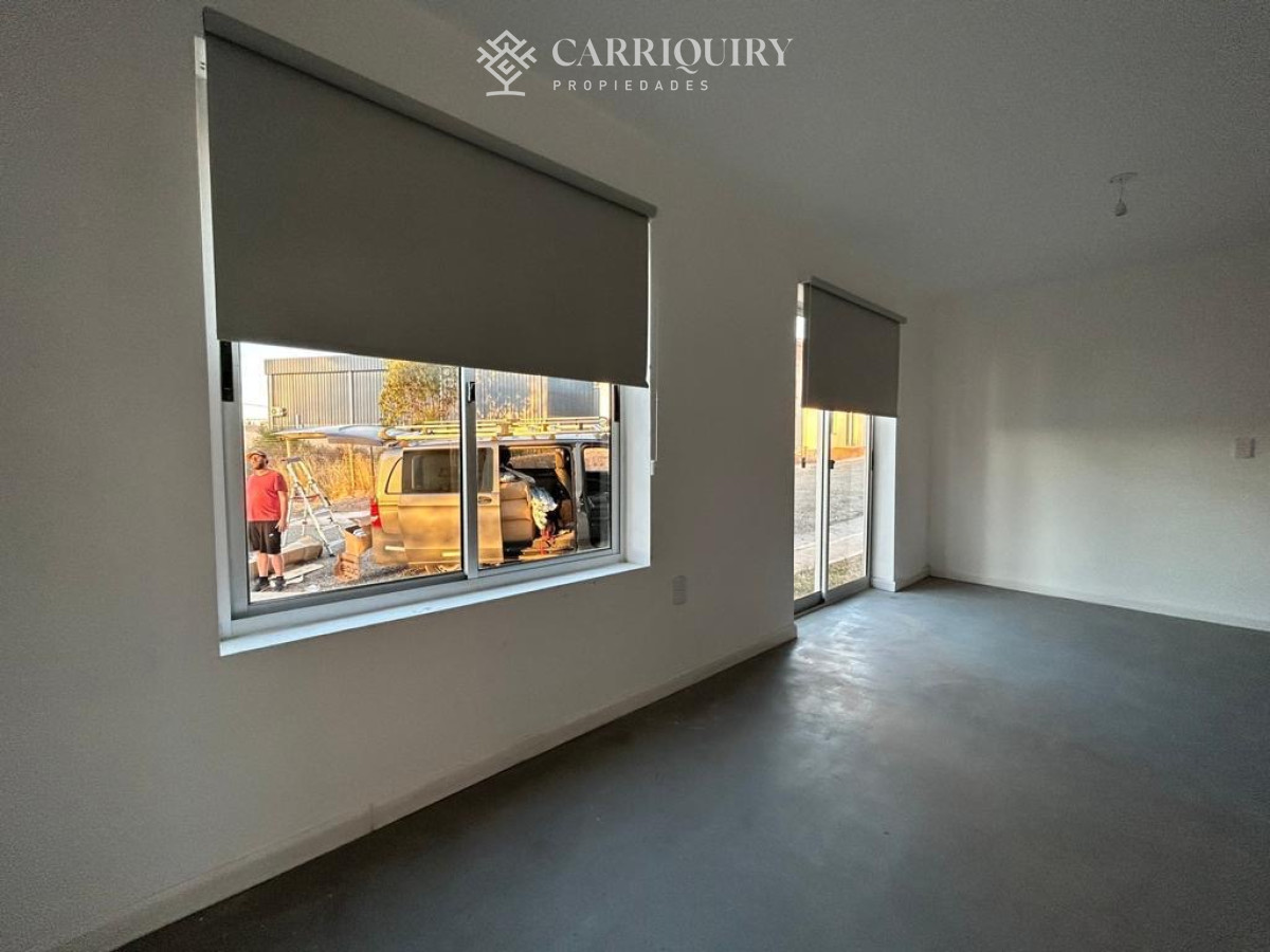 Apartamento ID.8745 - Apartamento en Venta en Lussich, cuenta con 2 dormitorios, un baño y living comedor 