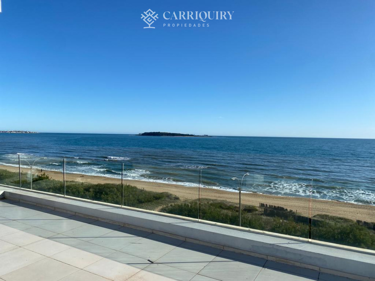 Apartamento ID.141 - Apartamento en venta Playa Mansa 3 dormitorios