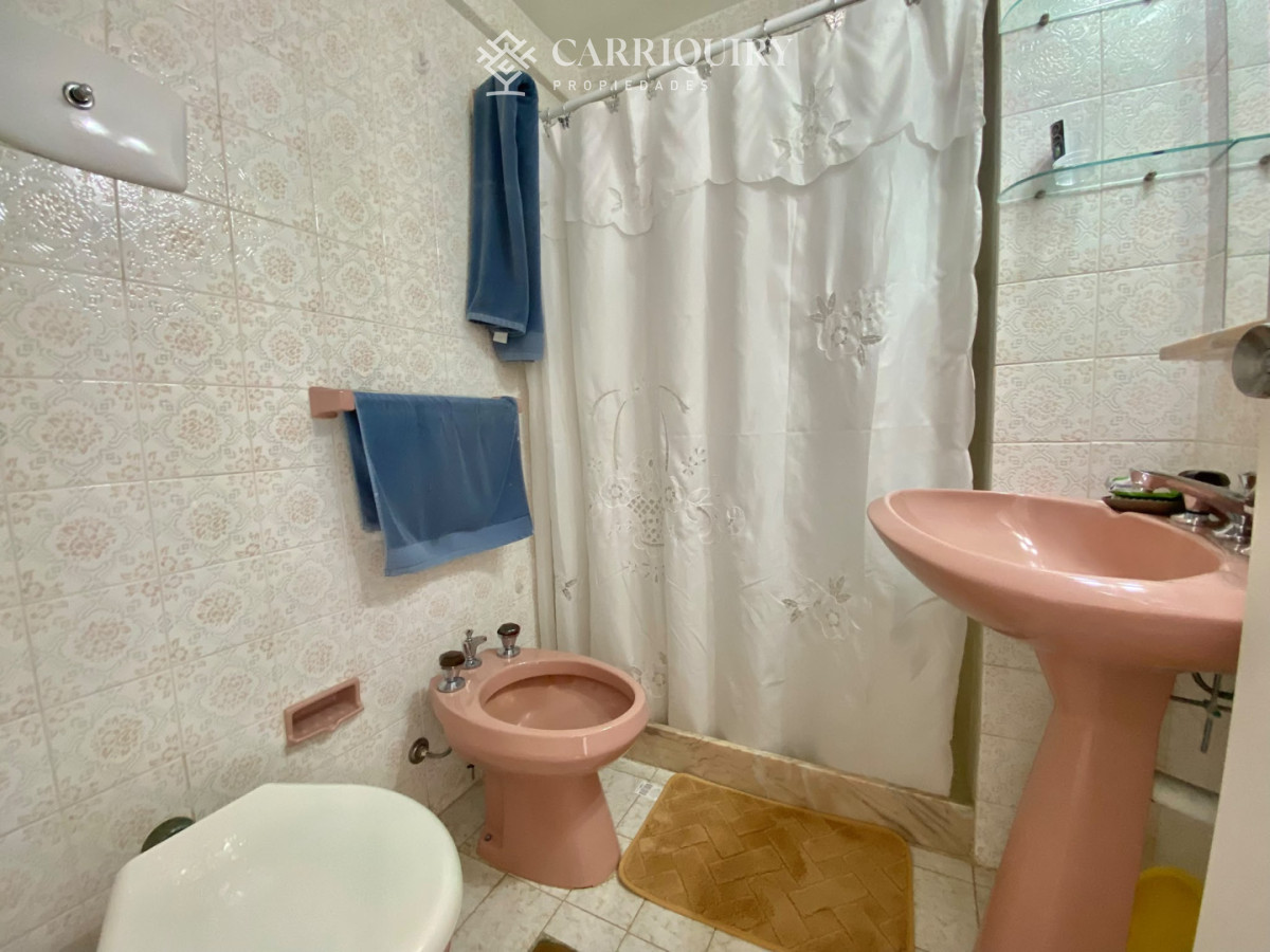 Apartamento ID.10732 - Clásico departamento en VENTA de 2 dormitorios y servicio en Península