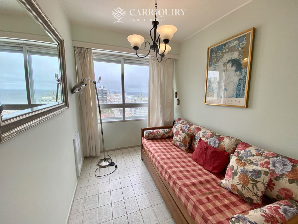 Apartamento ID.10732 - Clásico departamento en VENTA de 2 dormitorios y servicio en Península