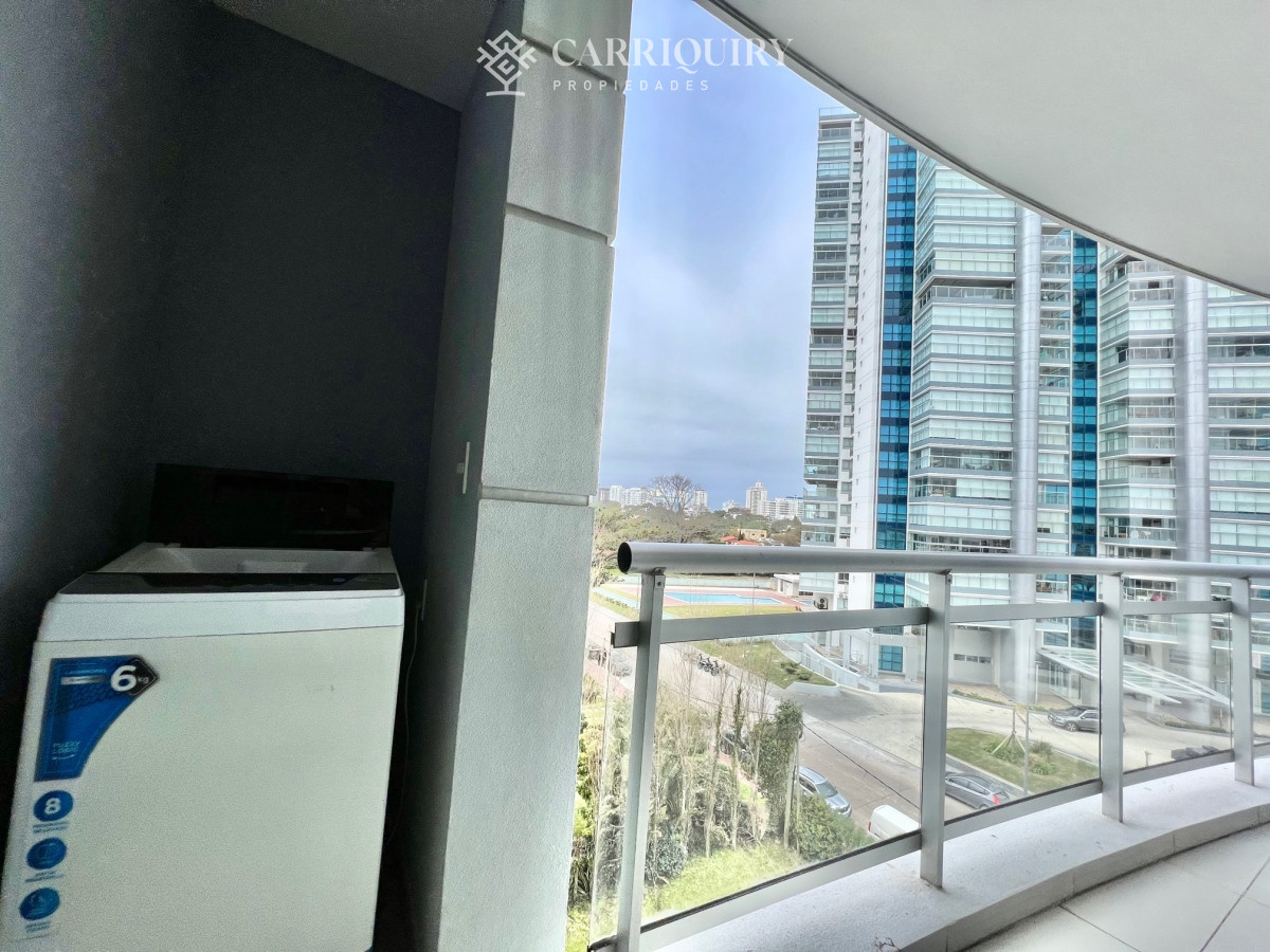 Apartamento ID.7086/Venta-de-apartamento-de-2-dormitorios-más-dependencia-y-parrillero-en-Playa-Mansa - SUNRISE TOWER ALQUILER TEMPORARIO APARTAMENTO 3 DORMITORIOS MAS DEPENDECIA DE SERVICIO