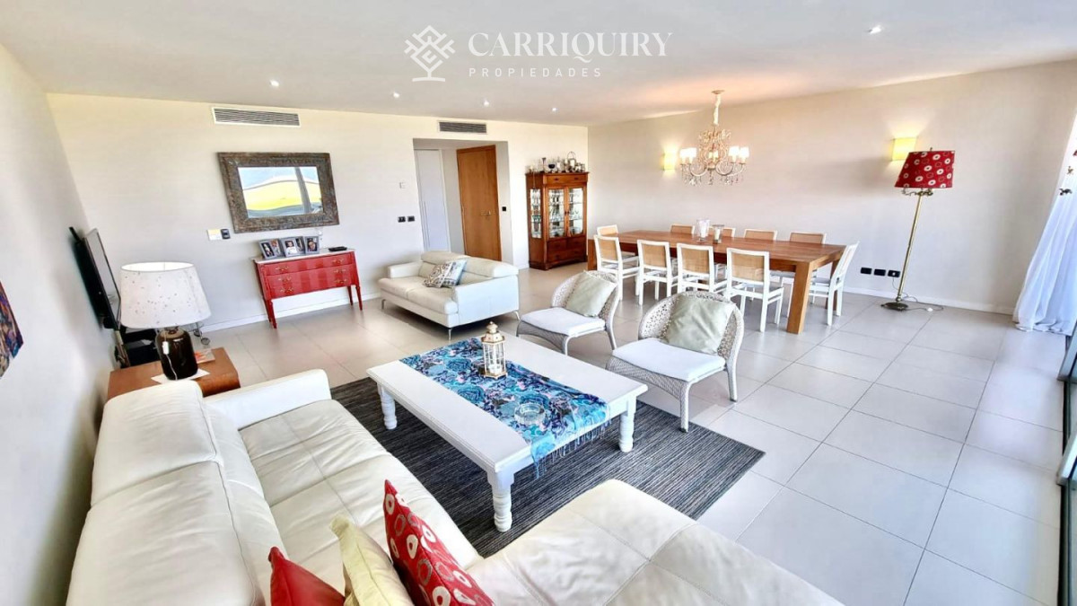 Apartamento ID.10641 - Apartamento en venta Tiburón Terrazas Punta del Este - 4 dormitorios en suite frente al mar