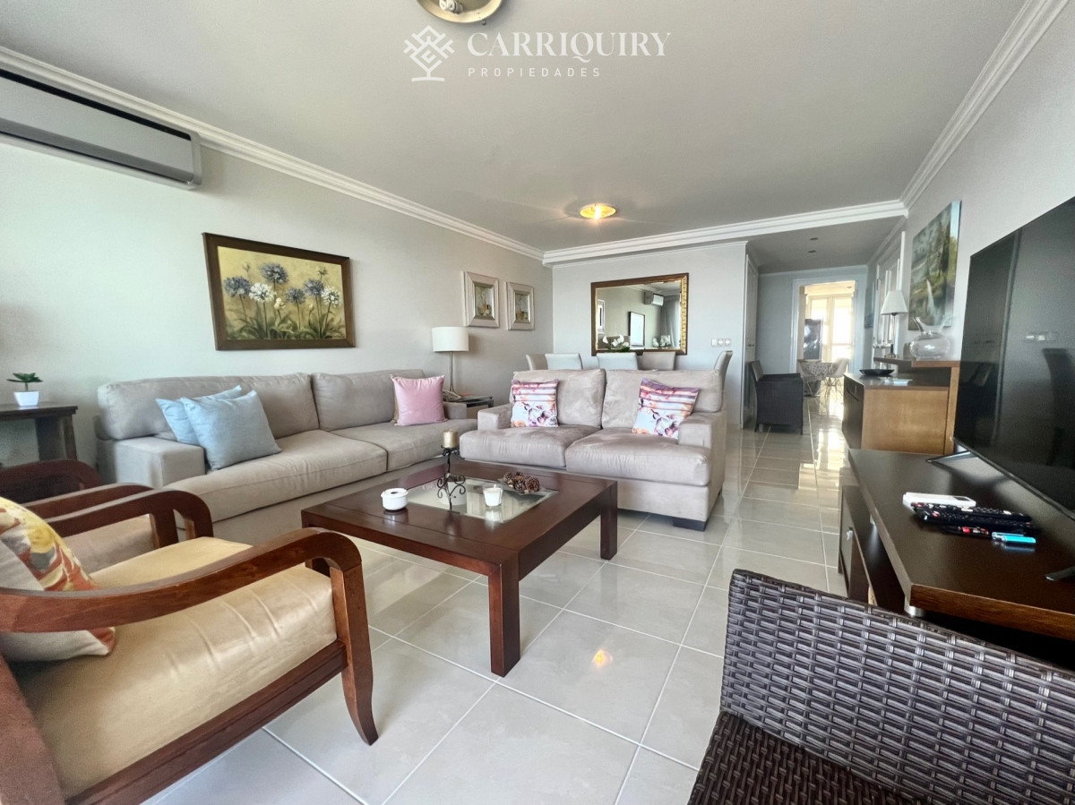 Apartamento ID.954/Venta-y-alquiler-de-departamento-esquinero-de-tres-dormitorios-mas-dependencia-de-servicio,-Torre-LE-PARC,-playa-Brava.-Punta-del-Este - Apartamento en alquiler temporario Playa Mansa 3 dormitorios