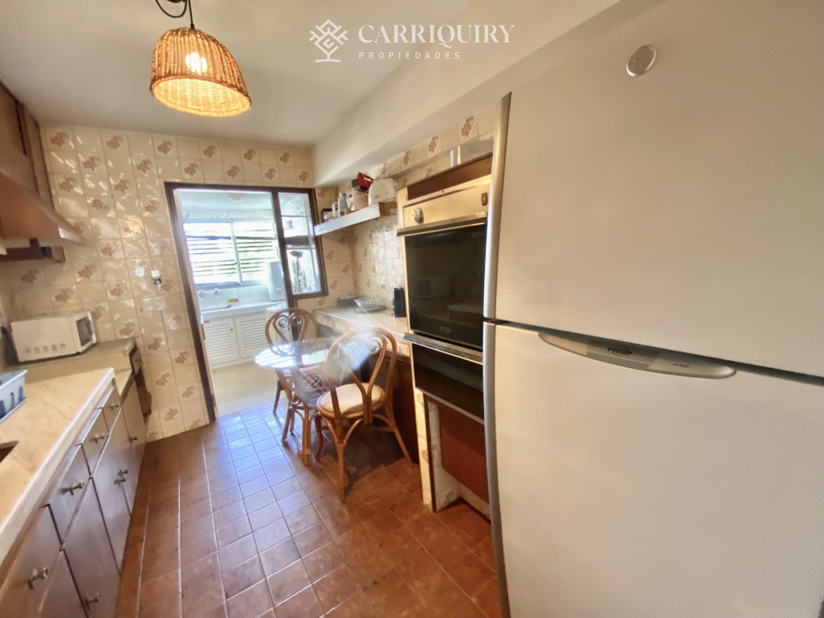 Apartamento ID.9677 - OPORTUNIDAD EN PLAYA MANSA FRENTE AL MAR APARTAMENTO DE 3 DORMITORIOS