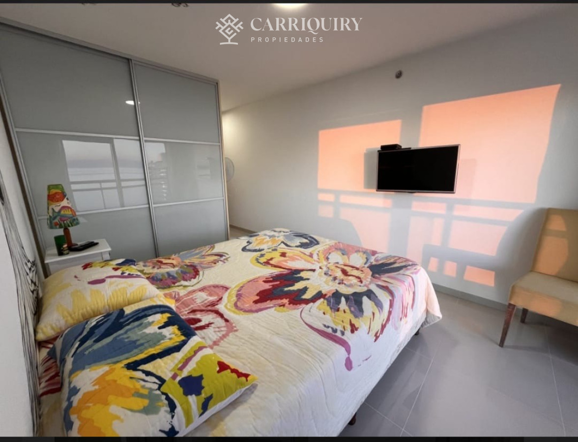 Apartamento ID.8845 - Apartamento en Punta del Este con Vista al mar. Cuenta con 3 dormitorios y dependencia de servicio 