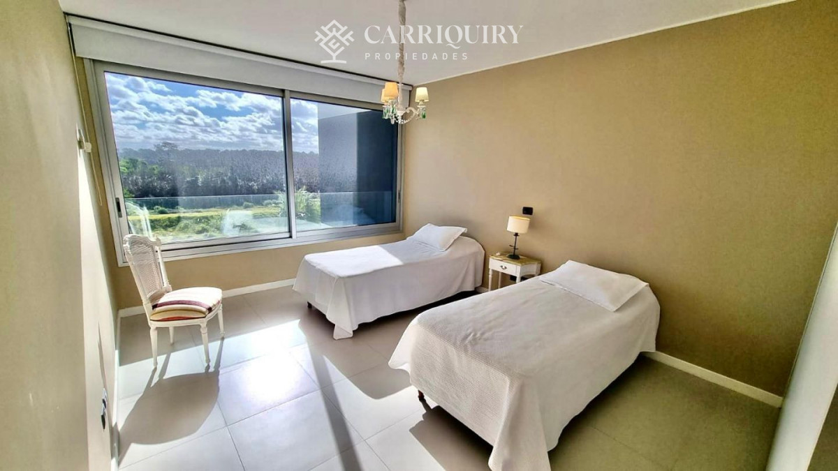 Apartamento ID.10641 - Apartamento en venta Tiburón Terrazas Punta del Este - 4 dormitorios en suite frente al mar