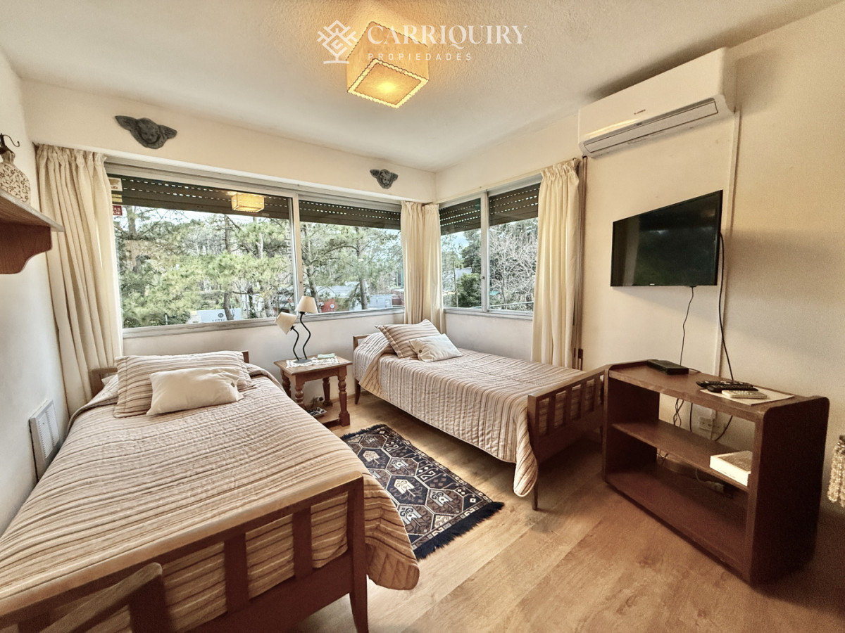 Apartamento ID.8407/Venta-apartamento-2-dormitorios-Punta-del-este - Apartamento en venta de 4 dormitorios y 3 baños en Punta del Este