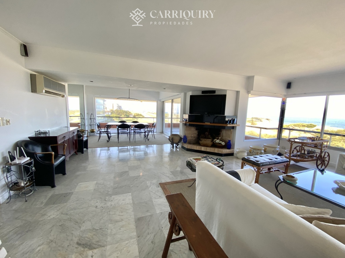 Apartamento ID.8262/Apartamento-en-alquiler- - Amplio apartamento en Brava, Punta del Este 4 dormitorios