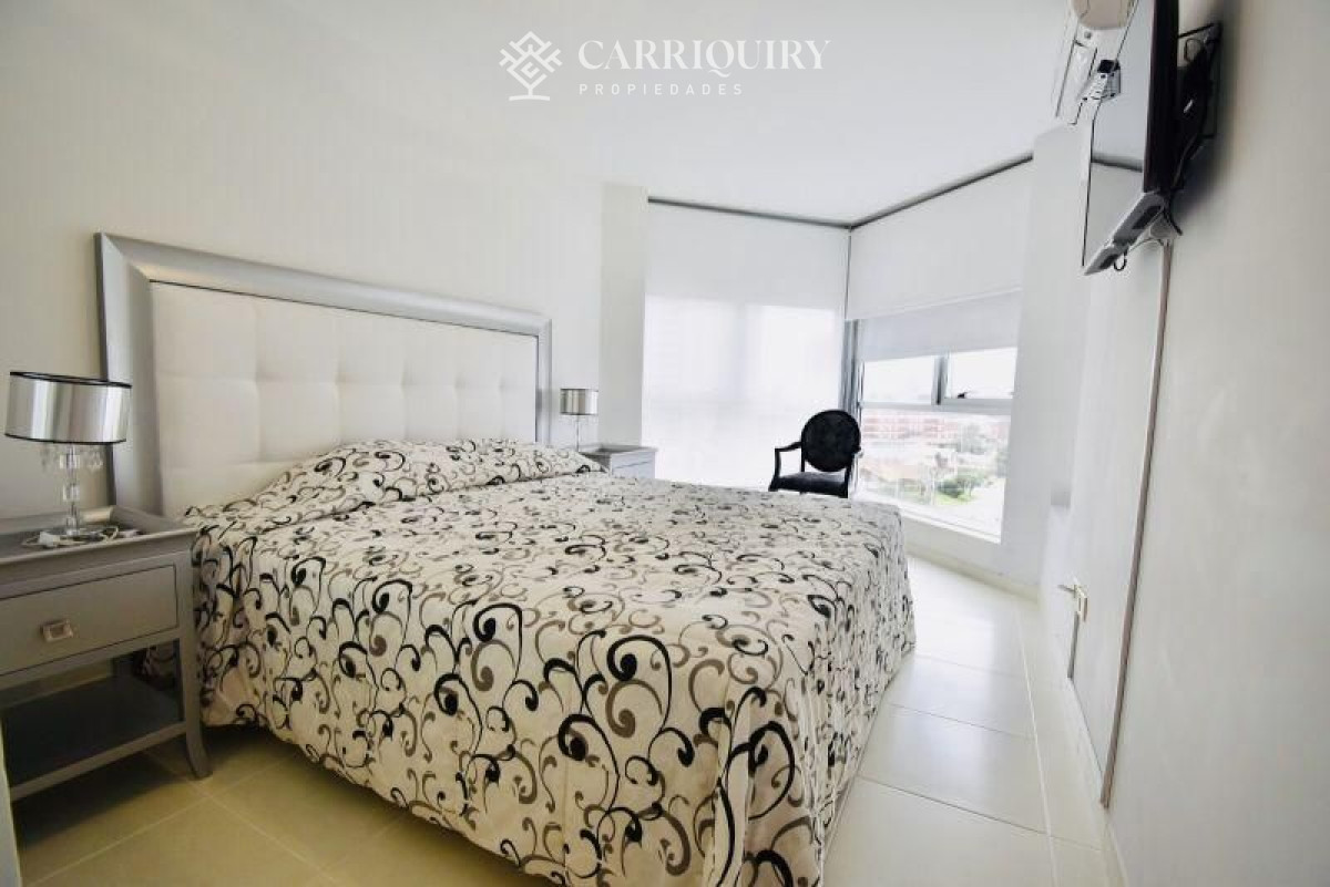 Apartamento ID.2354 - Apartamento en venta Playa Mansa 3 dormitorios SEASONS