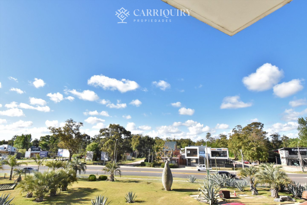 Apartamento ID.3396/Se-vende-departamento-de-4-dormitorios-,-Playa-brava,-Esturion - Venta apartamento 4 dormitorios frente al mar La Barra Punta del Este