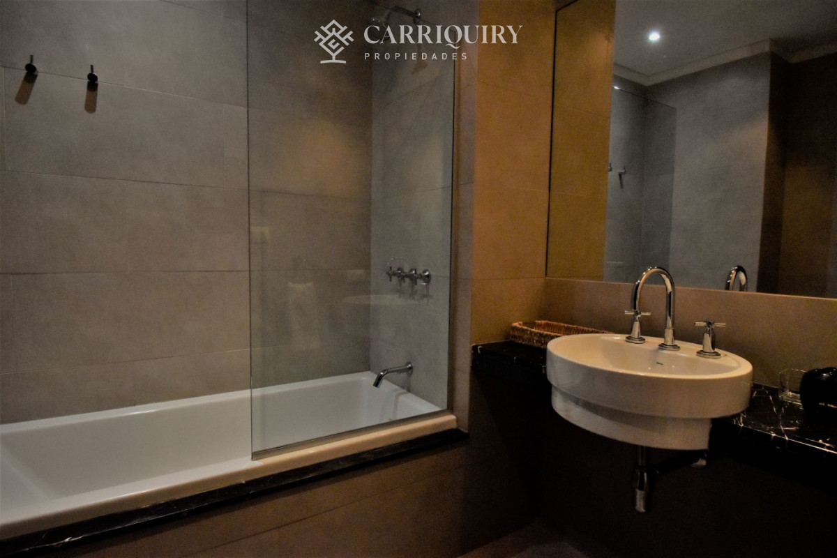 Apartamento ID.3396/Se-vende-departamento-de-4-dormitorios-,-Playa-brava,-Esturion - Venta apartamento 4 dormitorios frente al mar La Barra Punta del Este