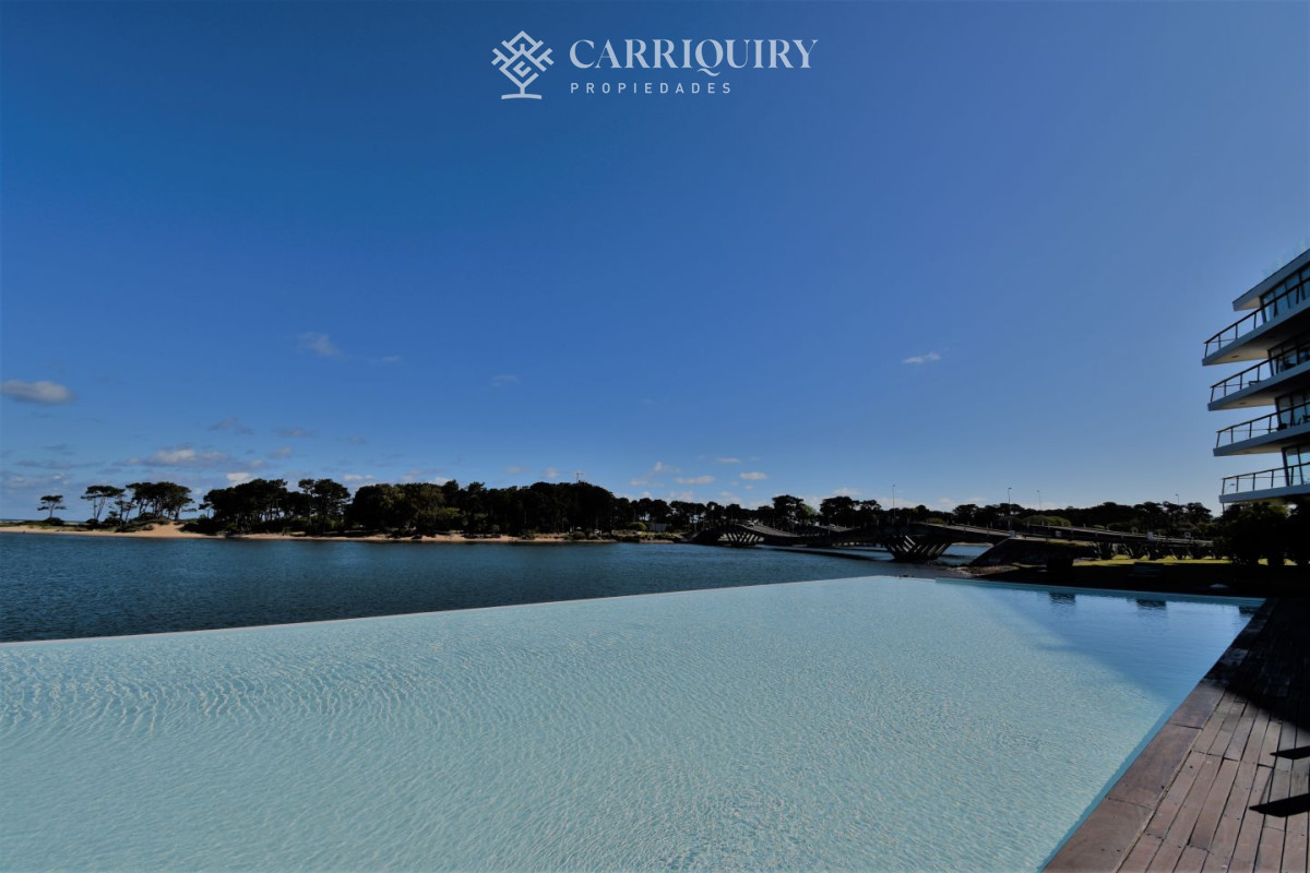 Apartamento ID.3396/Se-vende-departamento-de-4-dormitorios-,-Playa-brava,-Esturion - Venta apartamento 4 dormitorios frente al mar La Barra Punta del Este