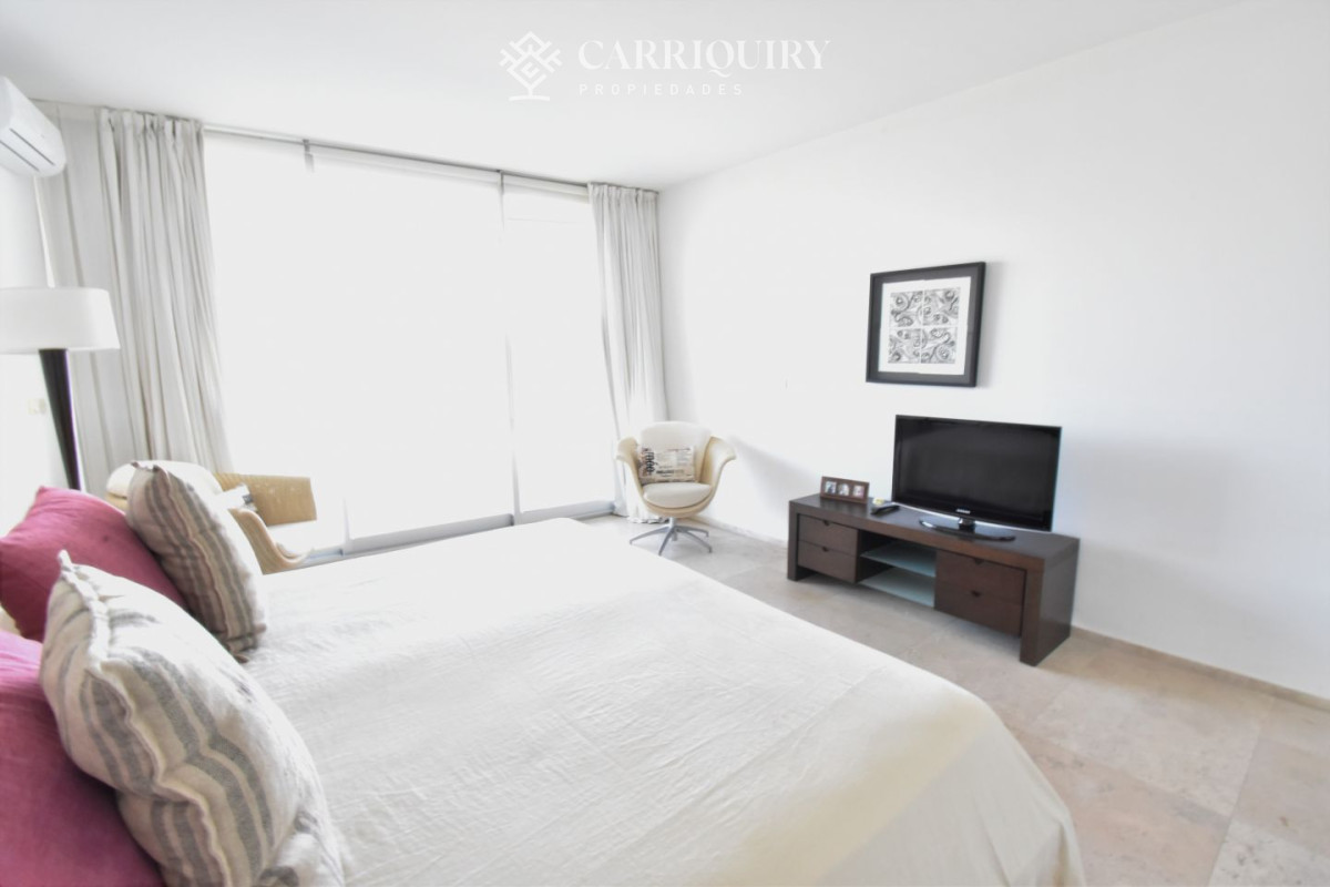 Apartamento ID.3396/Se-vende-departamento-de-4-dormitorios-,-Playa-brava,-Esturion - Venta apartamento 4 dormitorios frente al mar La Barra Punta del Este