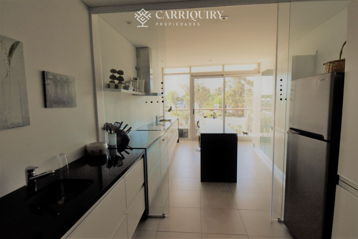 Apartamento ID.3396/Se-vende-departamento-de-4-dormitorios-,-Playa-brava,-Esturion - Venta apartamento 4 dormitorios frente al mar La Barra Punta del Este