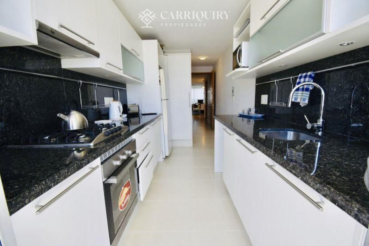 Apartamento ID.381/Espectacular-Apartamento-con-vista-al-mar - Apartamento en venta SEASONS TOWER Playa Mansa 2 dormitorios
