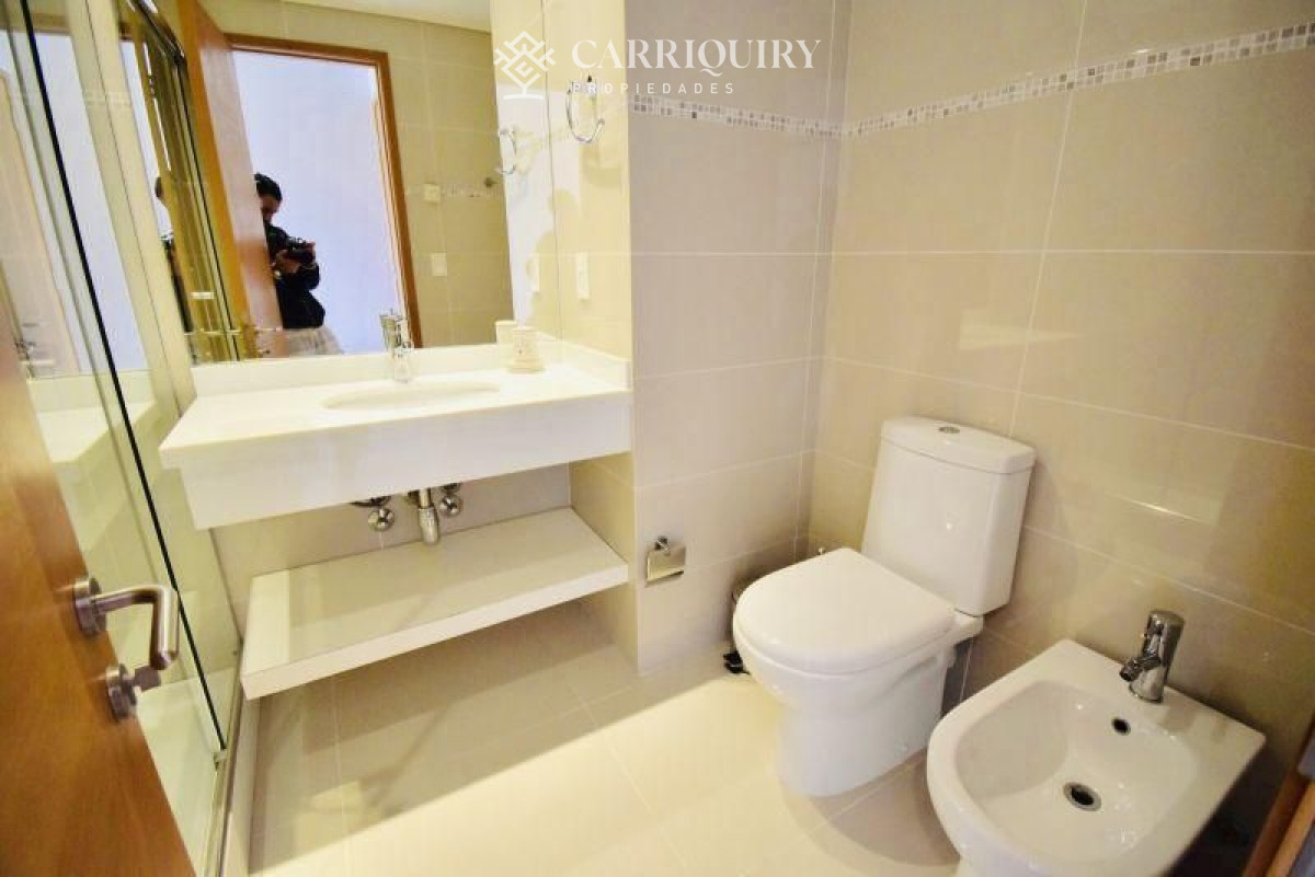 Apartamento ID.95/Moderno-Apartamento-de-Tres-Dormitorios-en-Primera-Linea,-Playa-Brava - Apartamento en alquiler temporario Playa Mansa 2 dormitorios SUNRISE TOWER