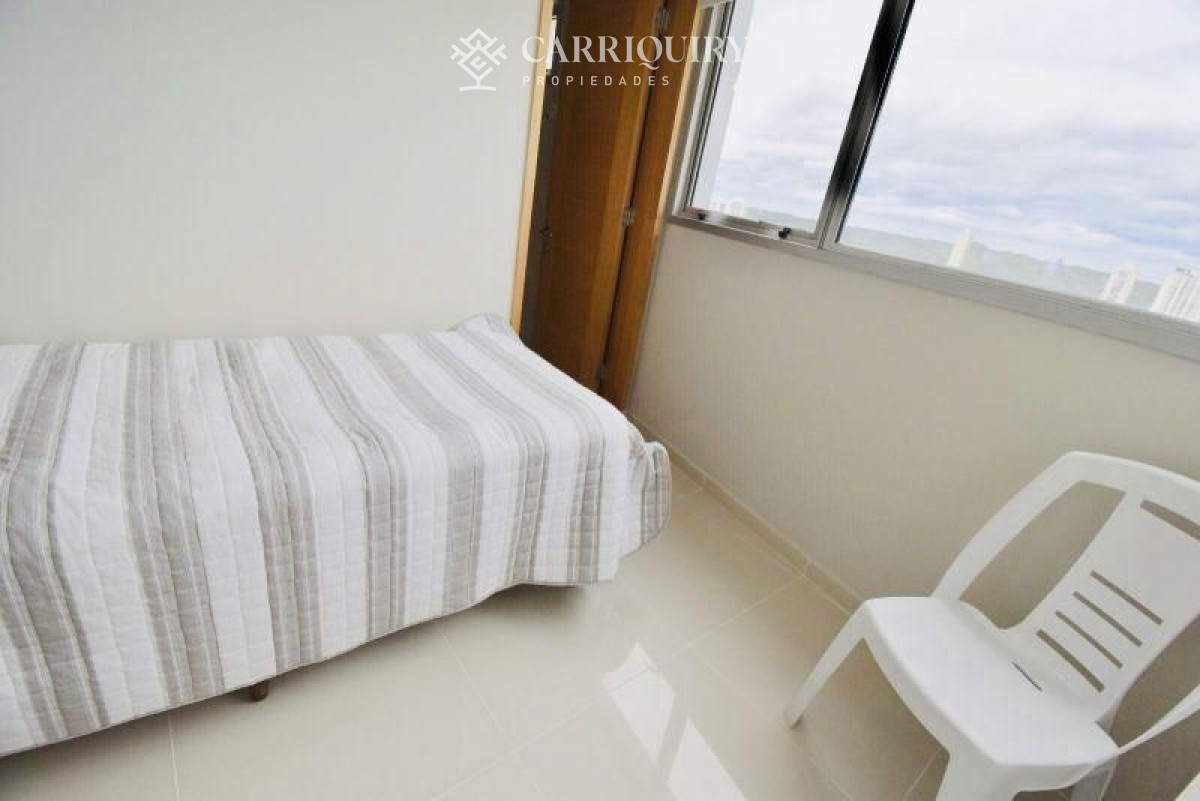 Apartamento ID.95/Moderno-Apartamento-de-Tres-Dormitorios-en-Primera-Linea,-Playa-Brava - Apartamento en alquiler temporario Playa Mansa 2 dormitorios SUNRISE TOWER