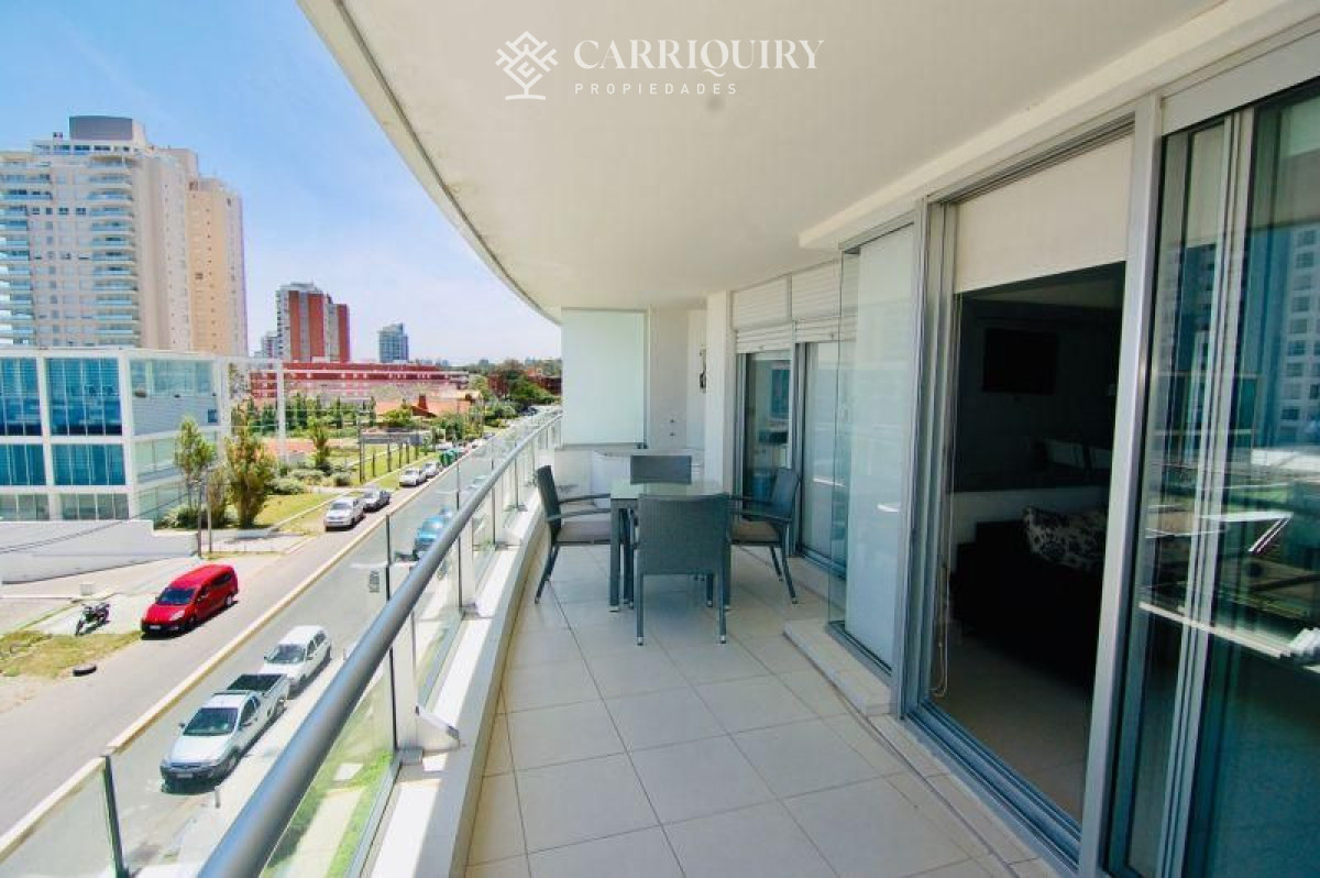 Apartamento ID.9523/APARTAMENTO-EN-ALQUILER-TEMPORARIO-1-DORMITORIO-Y-MEDIO-PLAYA-MANSA-FRENTE-AL-MAR-CRUCEROS-3-A-ESTRENAR - APARTAMENTO VENTA SEASONS TOWER 2 DORMITORIOS MAS SERVICIO