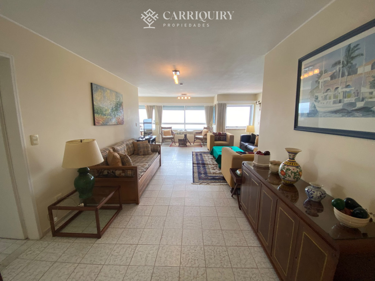Apartamento ID.10732 - Clásico departamento en VENTA de 2 dormitorios y servicio en Península