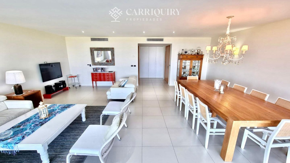 Apartamento ID.10641 - Apartamento en venta Tiburón Terrazas Punta del Este - 4 dormitorios en suite frente al mar