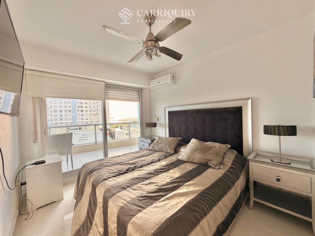 Apartamento ID.9523/APARTAMENTO-EN-ALQUILER-TEMPORARIO-1-DORMITORIO-Y-MEDIO-PLAYA-MANSA-FRENTE-AL-MAR-CRUCEROS-3-A-ESTRENAR - APARTAMENTO VENTA SEASONS TOWER 2 DORMITORIOS MAS SERVICIO
