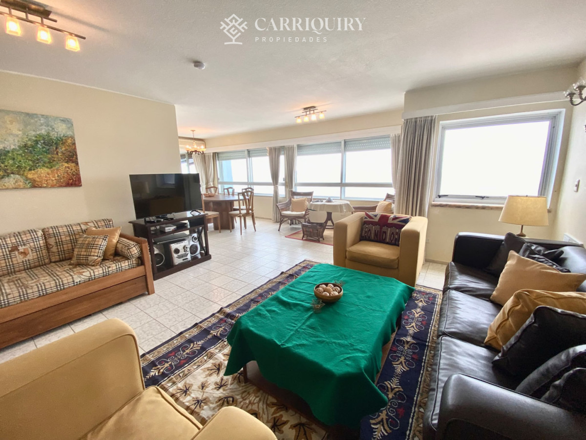 Apartamento ID.10732 - Clásico departamento en VENTA de 2 dormitorios y servicio en Península