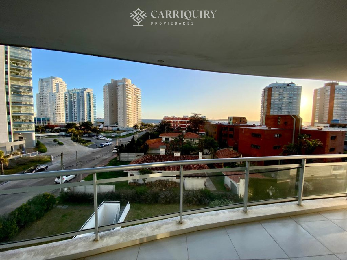 Apartamento ID.8 - Apartamento en Venta Playa Mansa 3 dormitorios Sunrise Tower